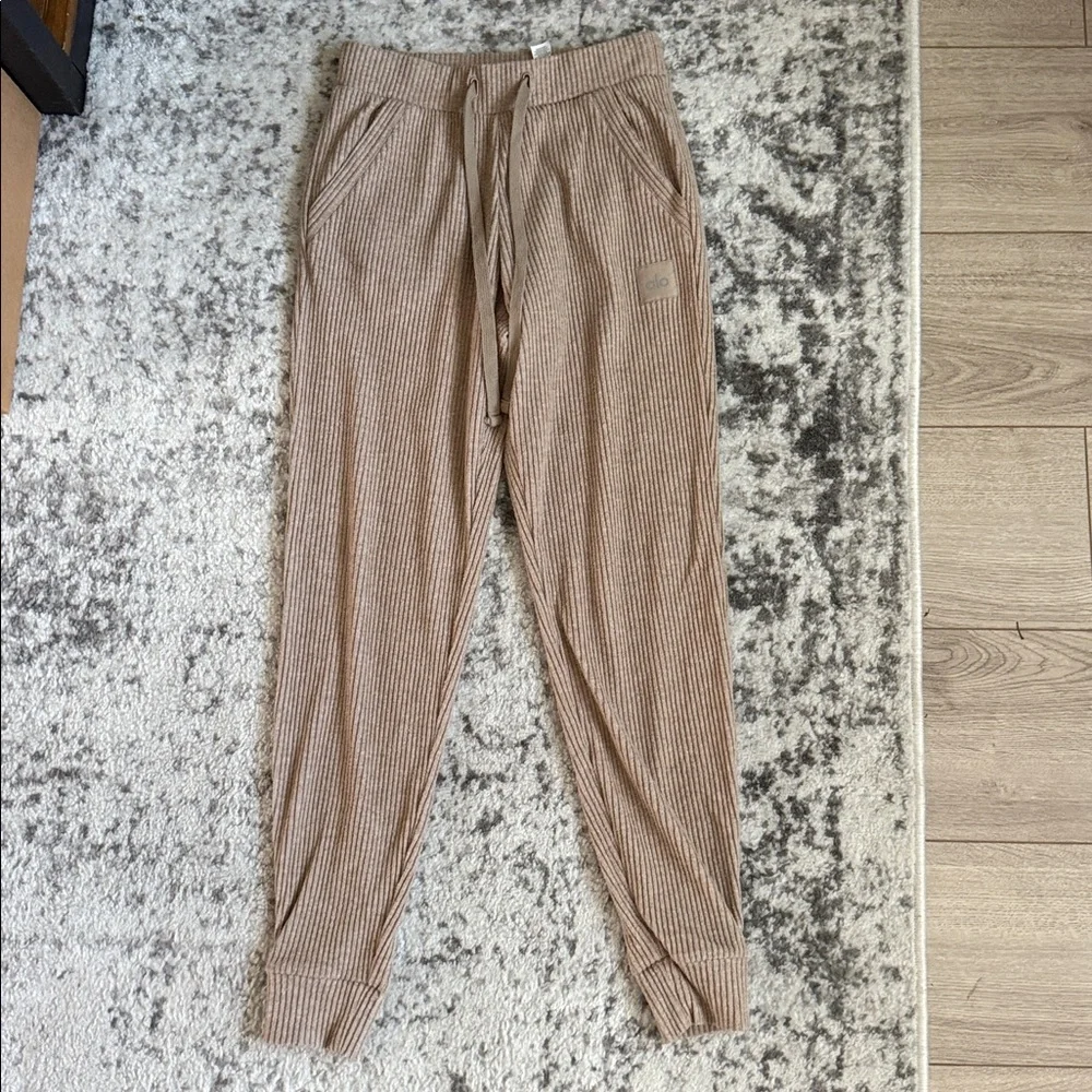 ALO Yoga Muse Sweatpants size XS